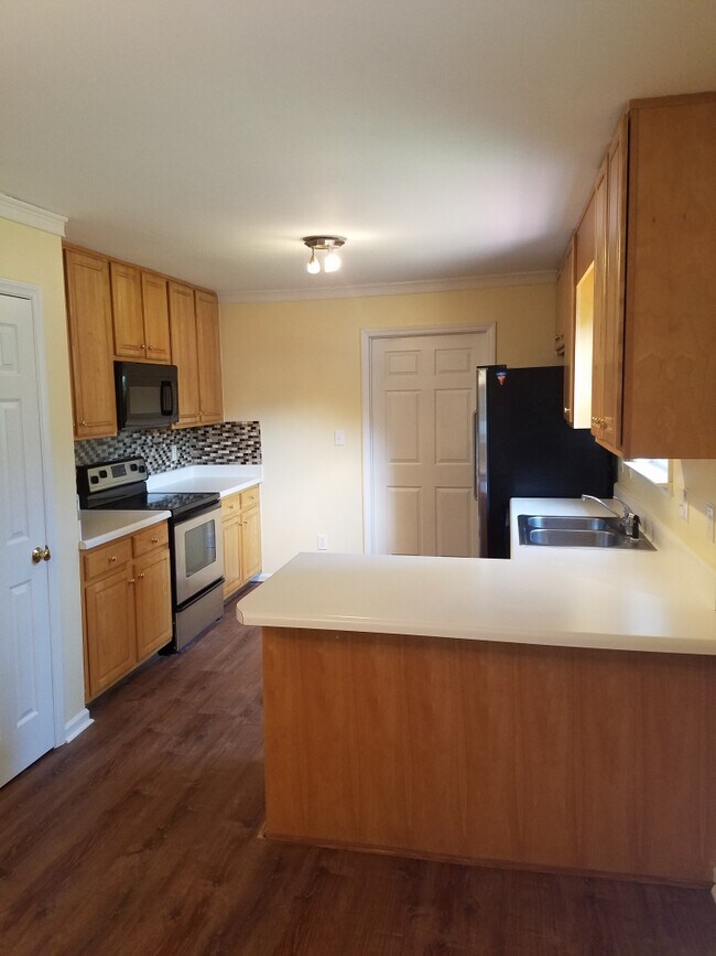 Building Photo - 913 S Willhaven Dr