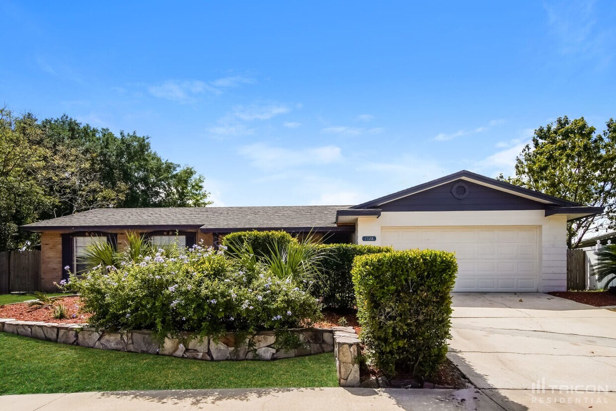 Foto principal - 1928 Blossom Ln