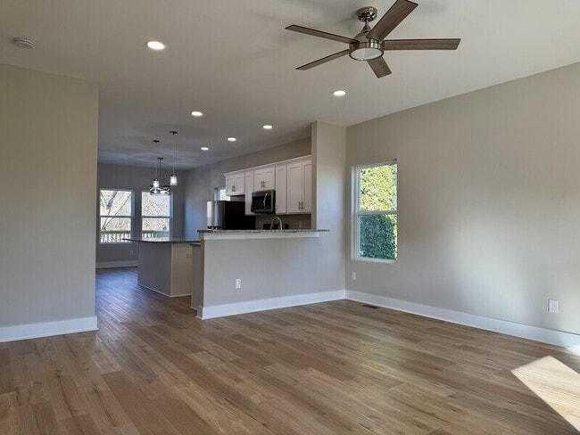 Building Photo - 75 Woodsdale Pl SE