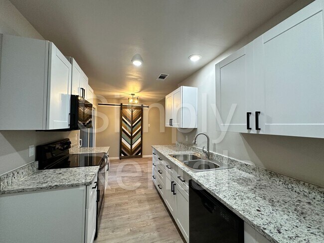 Building Photo - 6716 Flamingo Rd