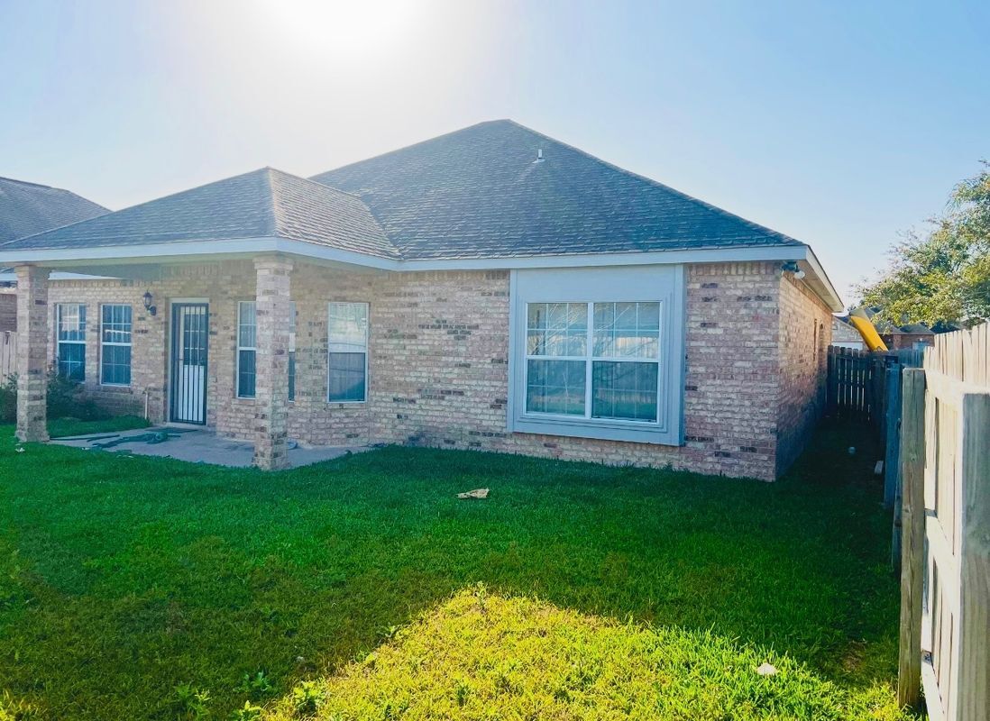 Building Photo - 2822 Regency Dr