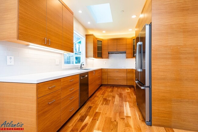 Building Photo - Gorgeous Mountain View Home Near Downtown