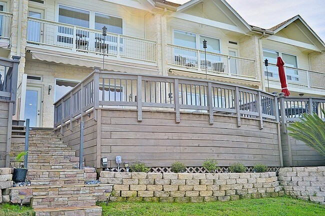 Foto del edificio - 17570 Hwy 105 W