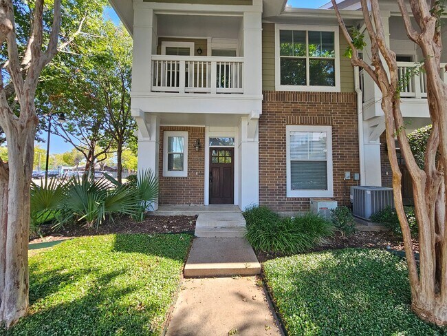 Building Photo - Modern 2 bedroom, 2.5 bathroom townhome