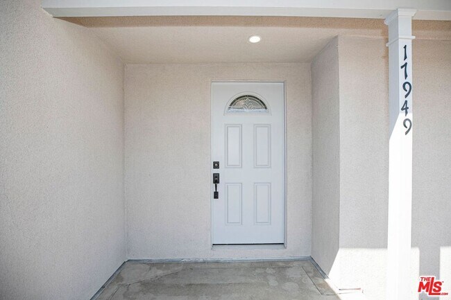Foto del edificio - 17949 Vanowen St