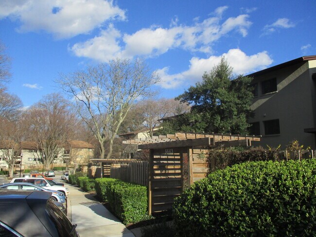 Foto del edificio - Beautiful 3 Bedroom Condo in Columbia!