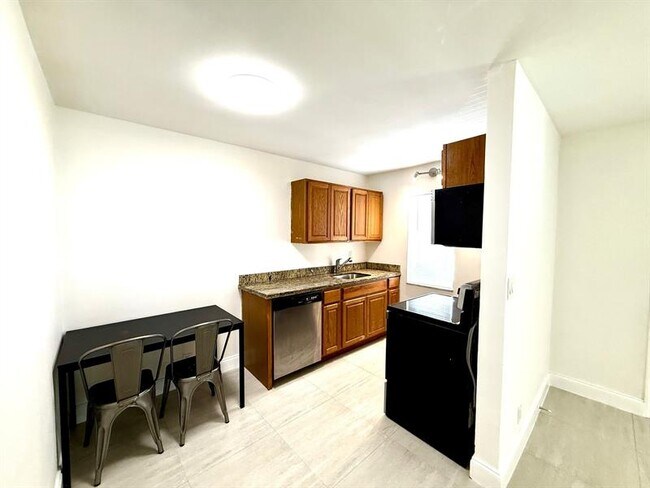 Foto del edificio - 607 NE 29th Dr