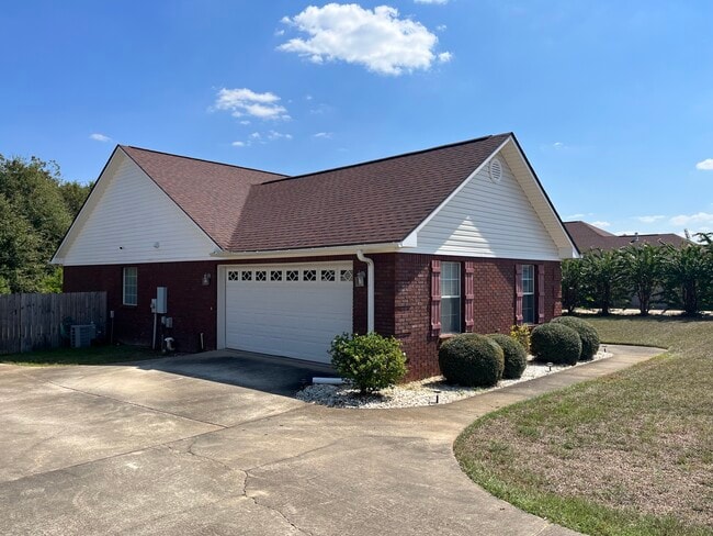 Building Photo - 206 Legacy Dr