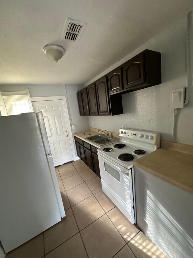 Building Photo - 2534 Moncrief Rd