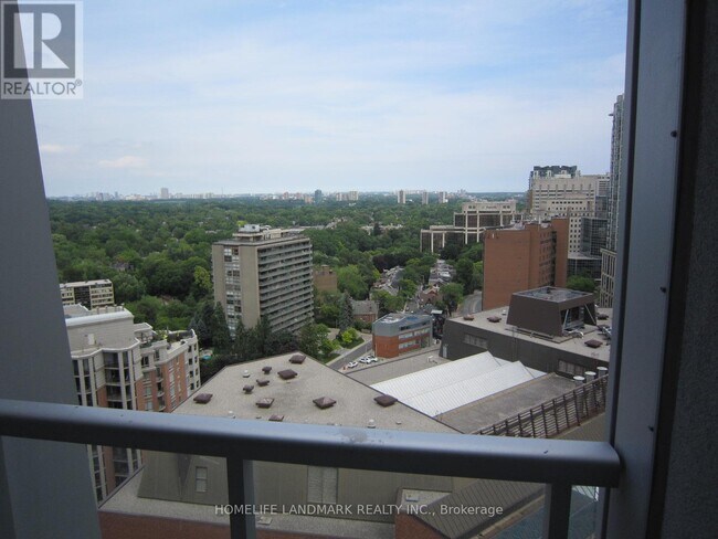 Photo du bâtiment - 1 Yorkville Ave