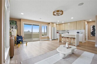 Building Photo - 711 Pacific Coast Hwy