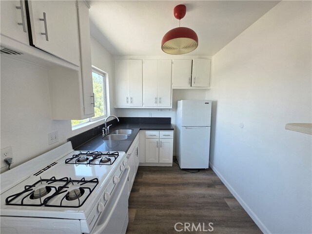 Foto del edificio - 6018 Hazelhurst Pl