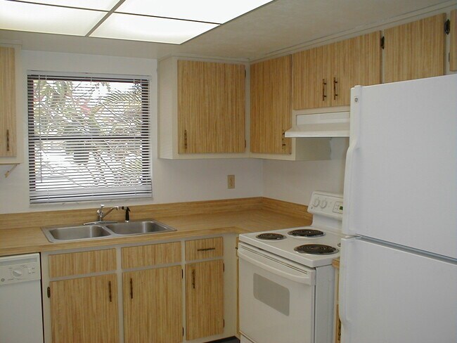 Cocina de villa polinesia - 27671 Arroyal Rd