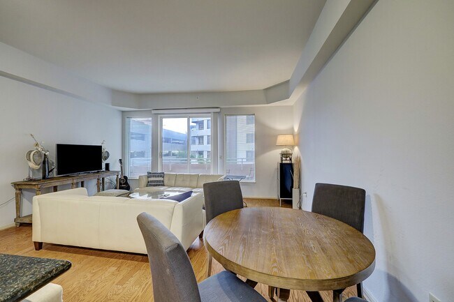 Foto del edificio - 3505 Sage Rd