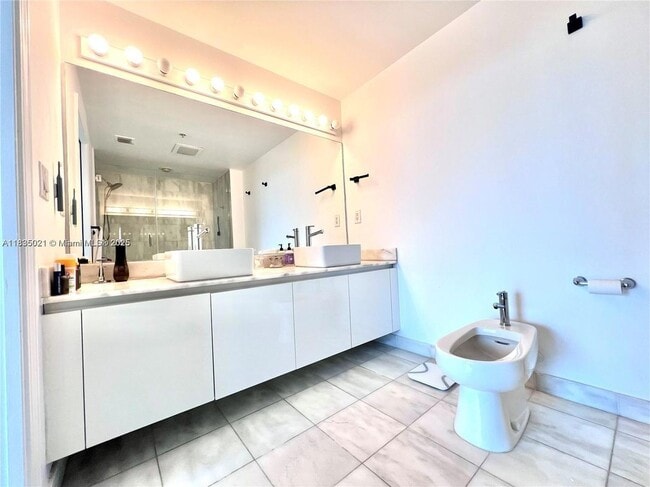 Foto del edificio - 601 NE 36th St