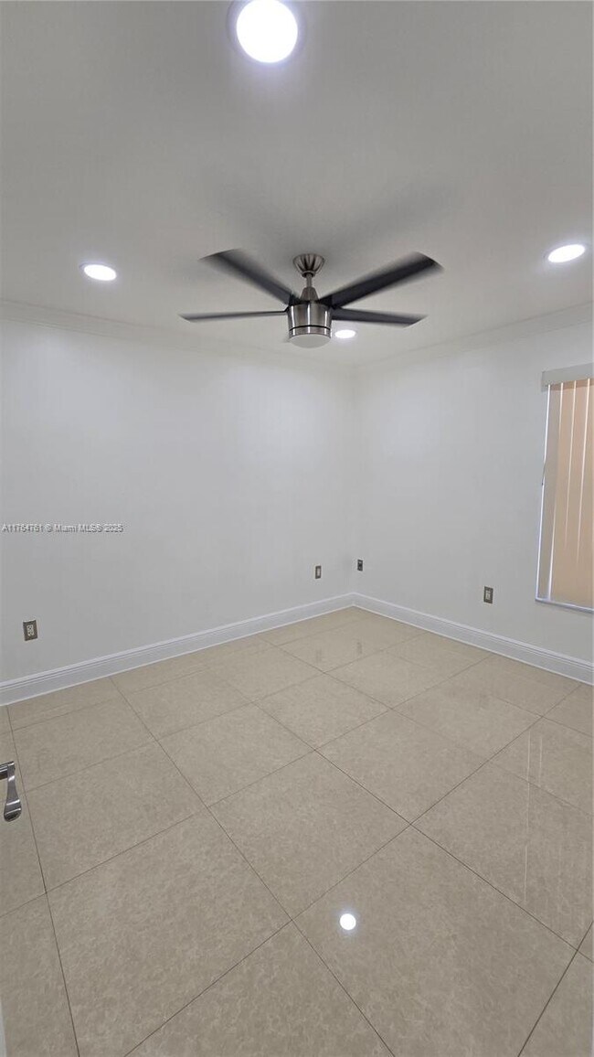 Foto del edificio - 10805 NW 7th St