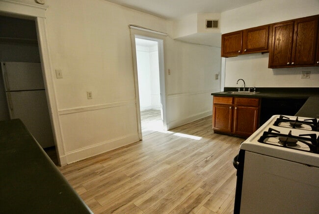 Building Photo - 3801 N Lakewood Ave #Gdn