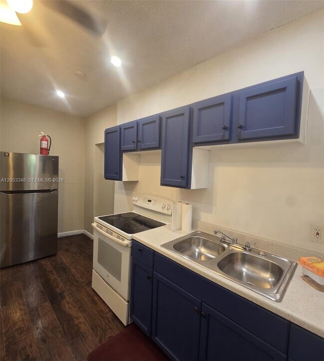 Foto del edificio - 1008 N 18th Ct