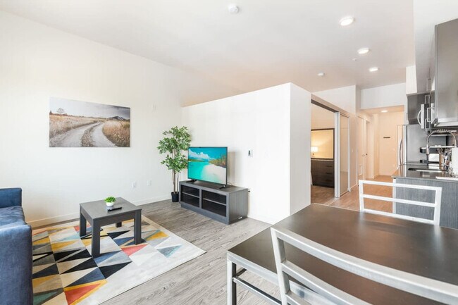 Foto del edificio - 16450 Redmond Wy