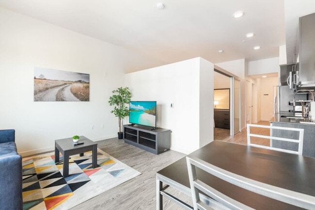 Building Photo - 16450 Redmond Wy