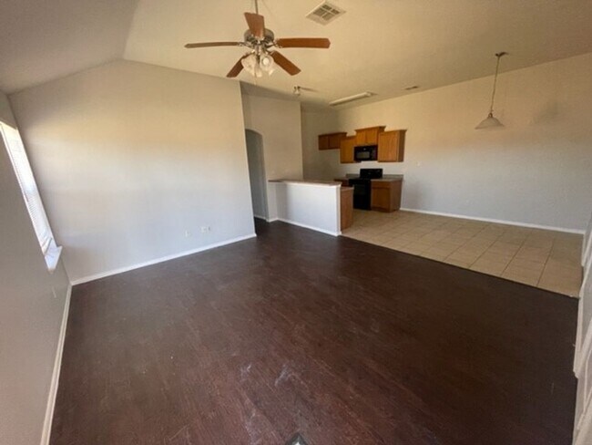 Foto del edificio - 1912-2000 Prosperity Trail