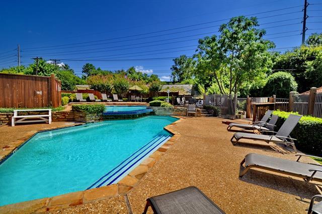 Foto del edificio - 2610 Lakehill Ln