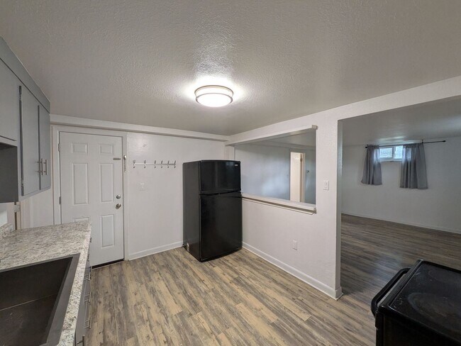 Building Photo - 2 Bedroom in Wheat Ridge - Don't Miss Out!