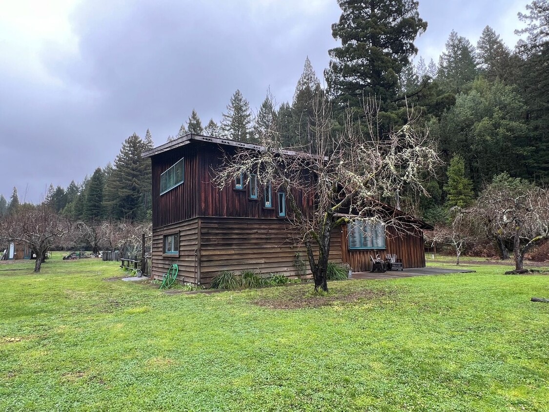 Foto principal - 1,100 square foot cottage on private 80 ac...