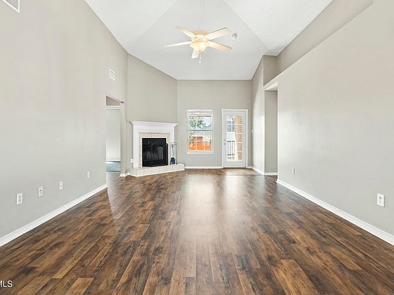 Foto del edificio - 15095 Cedar Springs Dr