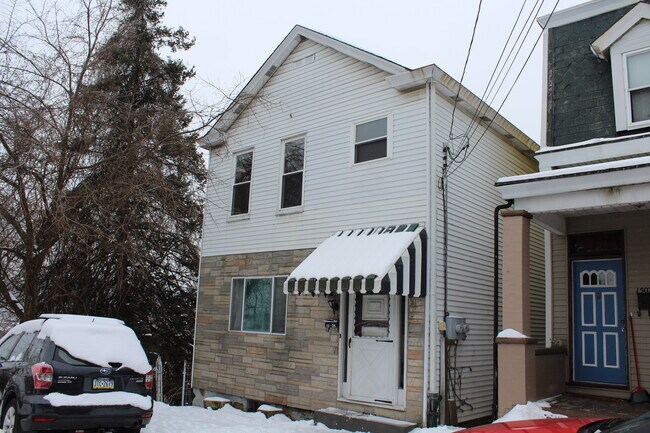Building Photo - 1505 Fleck St