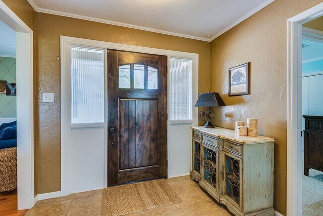 Foto del edificio - Zoned to CLHS! Updated One Story 4BR Home!