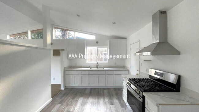 Foto del edificio - Concord Beautiful 3 bedroom 2 bathroom hom...