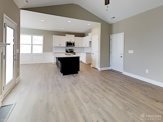 Building Photo - 135 Carissa Dr