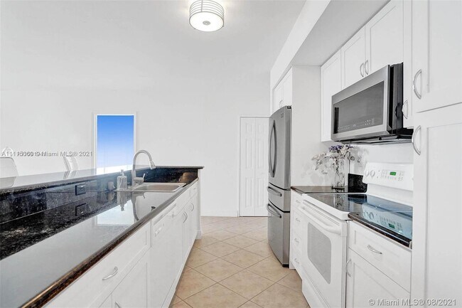 Foto del edificio - 10350 W Bay Harbor Dr