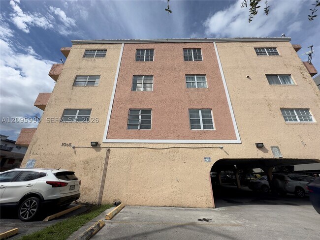 Foto del edificio - 1055 W 77th St