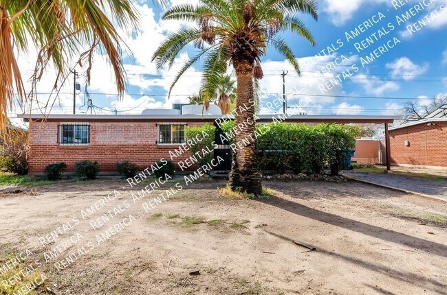Foto del edificio - Charming 3 bedrooms, 2 bathrooms brick hou...