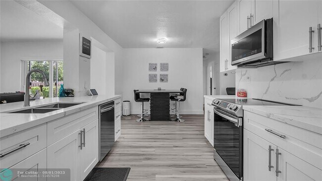 Foto del edificio - 4861 NW 6th Ct