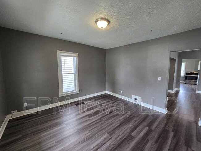 Foto del edificio - 514 Logan Ave