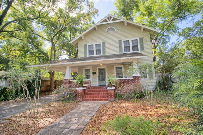 Building Photo - 800 E. Livingston Street Orlando, FL 32803