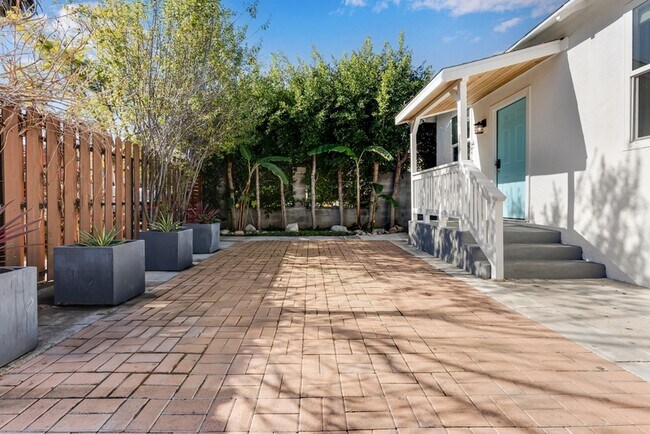 Foto del edificio - 631 Indiana Ave