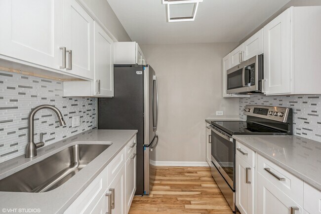 Foto del edificio - 2500 N Lakeview Ave