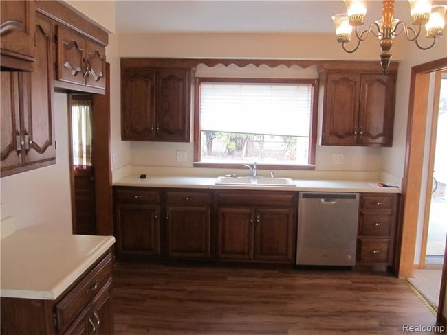 Foto del edificio - 17747 W Outer Dr
