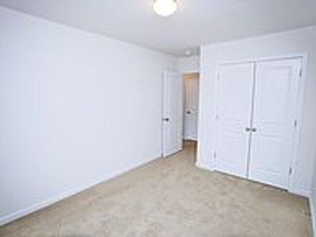 Building Photo - Cozy 3 Bed, 2 Bath Townhome