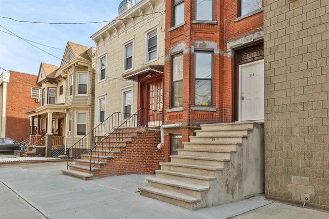 Building Photo - 23 Cottage St