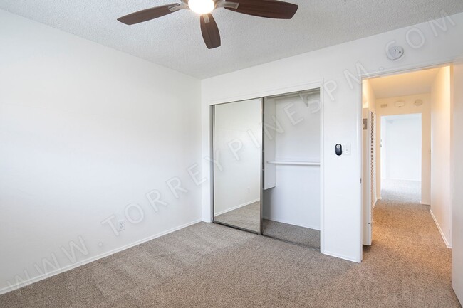 Building Photo - 1 MONTH FREE ~ 2BR in Sail Bay with Parking!
