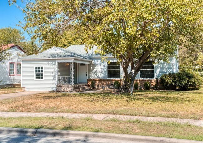 Building Photo - 11823 Broadmoor Dr