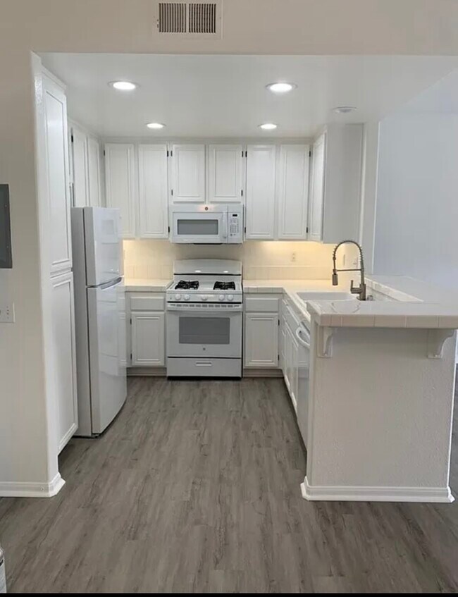 Foto del edificio - 1460 Rancho Rose Way