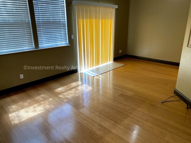 Building Photo - 194 E Daisyfield Dr