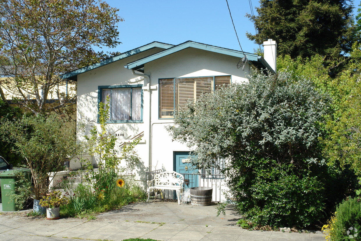 Building Photo - 2234 Browning St