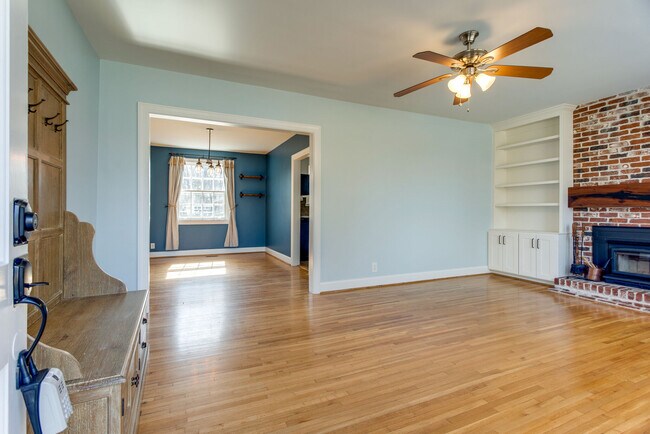 Building Photo - 2317 Ingleside Dr